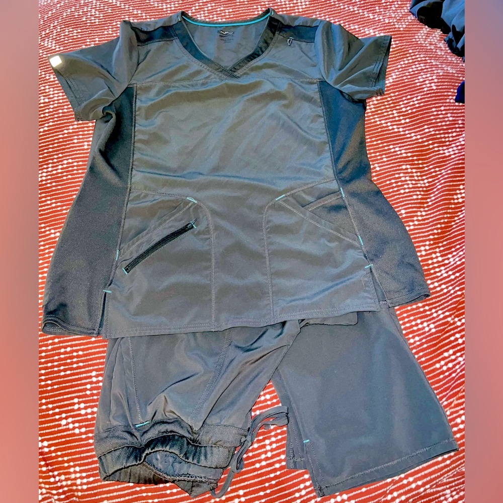 Women’s Gray Scrub Set in GUC